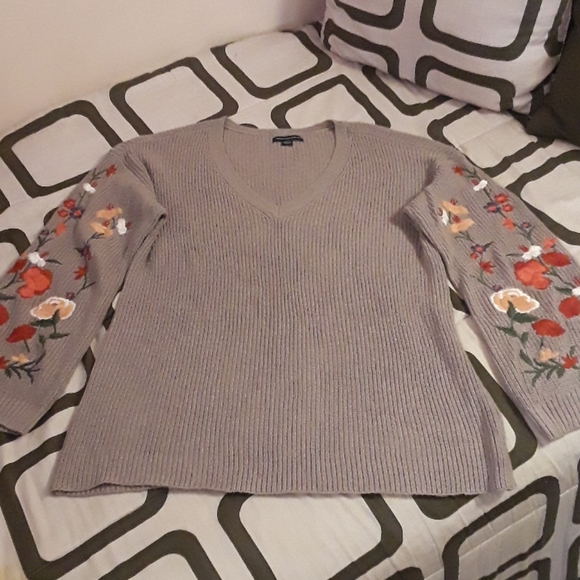EUC American Eagle Women Bell Sleeve Mauve Sweater - Picture 2 of 9